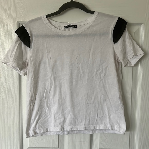 BUNDLE 3/$12 Zara Short Sleeve Tee Shirt with Shoulder Detail - Picture 1 of 4